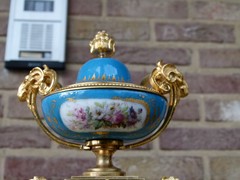 Napoleon III style Clock pendule with Sévres porcelain in gilded bronze, France 1880