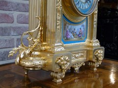 Napoleon III style Clock pendule with Sévres porcelain in gilded bronze, France 1880