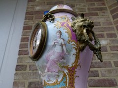 Napoleon III style Clockset with romantic scenes in Sévres porcelain and gilded bronze, France 1880