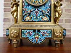 Napoleon III style cloisonné Clockset with putti,s in gilded bronze, France 1870