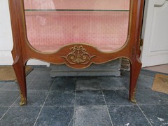 Napoleon III style Display cabinet with curved glass in gilded bronze and mahogany, France 1880