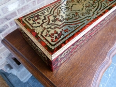 Napoleon III style Hand glove box with tortoiseshell inlay in marquetery of cupper and tortoiseshell and gilded bronze, France 1870