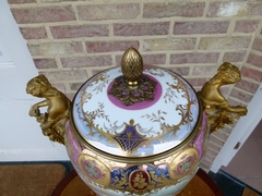 Napoleon III style Huge vase with romantic scene in porcelain and gilded bronze, France 1880