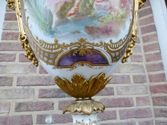 Napoleon III style Huge vase with romantic scene in porcelain and gilded bronze, France 1880