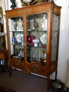 Napoleon III, Linke styl style Display cabinet with curved glass in different woods,satinwood,rosewood and gilded bronze, France 1880