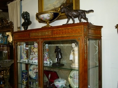 Napoleon III, Linke styl style Display cabinet with curved glass in different woods,satinwood,rosewood and gilded bronze, France 1880