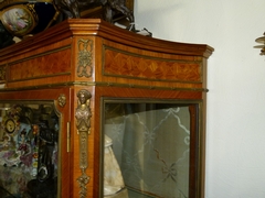 Napoleon III, Linke styl style Display cabinet with curved glass in different woods,satinwood,rosewood and gilded bronze, France 1880