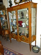 Napoleon III, Linke styl style Display cabinet with curved glass in different woods,satinwood,rosewood and gilded bronze, France 1880