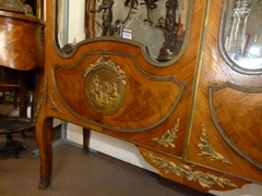 Napoleon III, Linke styl style Display cabinet with curved glass in different woods,satinwood,rosewood and gilded bronze, France 1880