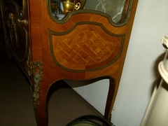 Napoleon III, Linke styl style Display cabinet with curved glass in different woods,satinwood,rosewood and gilded bronze, France 1880