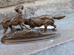 Napoleon III style Miniature sculpture of 2 dogs by Delabrière in patinated bronze, France 1870