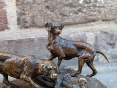 Napoleon III style Miniature sculpture of 2 dogs by Delabrière in patinated bronze, France 1870