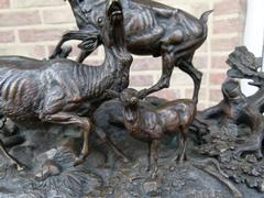 Napoleon III style Sculpture of a deer, doe and fawn by Delabrière in patinated bronze, France 1870