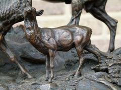 Napoleon III style Sculpture of a deer, doe and fawn by Delabrière in patinated bronze, France 1870