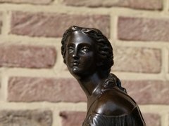 Napoleon III style Sculpture of lady in patinated bronze on a green marble base, France 1880