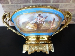 Napoleon III style Sévres porcelain centerpiece coupe  in gilded bronze , France 1870