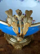 Napoleon III style Sévres porcelain centerpiece coupe with a romantic scene in gilded bronze and porcelain, France 1870