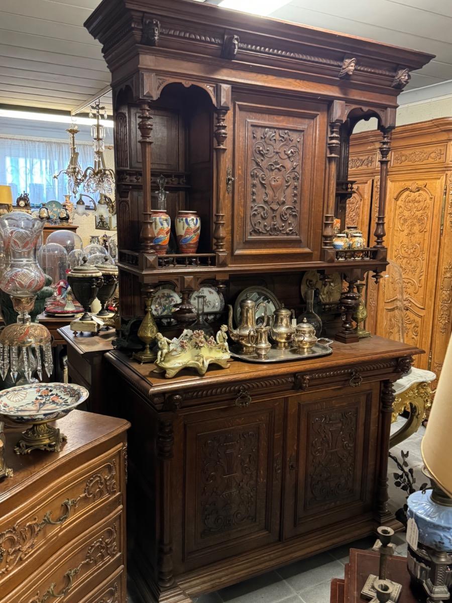 Nice carved cabinet in oak