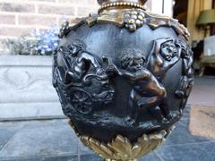 Paire vases with cherubs in patinated bronze, France 1880