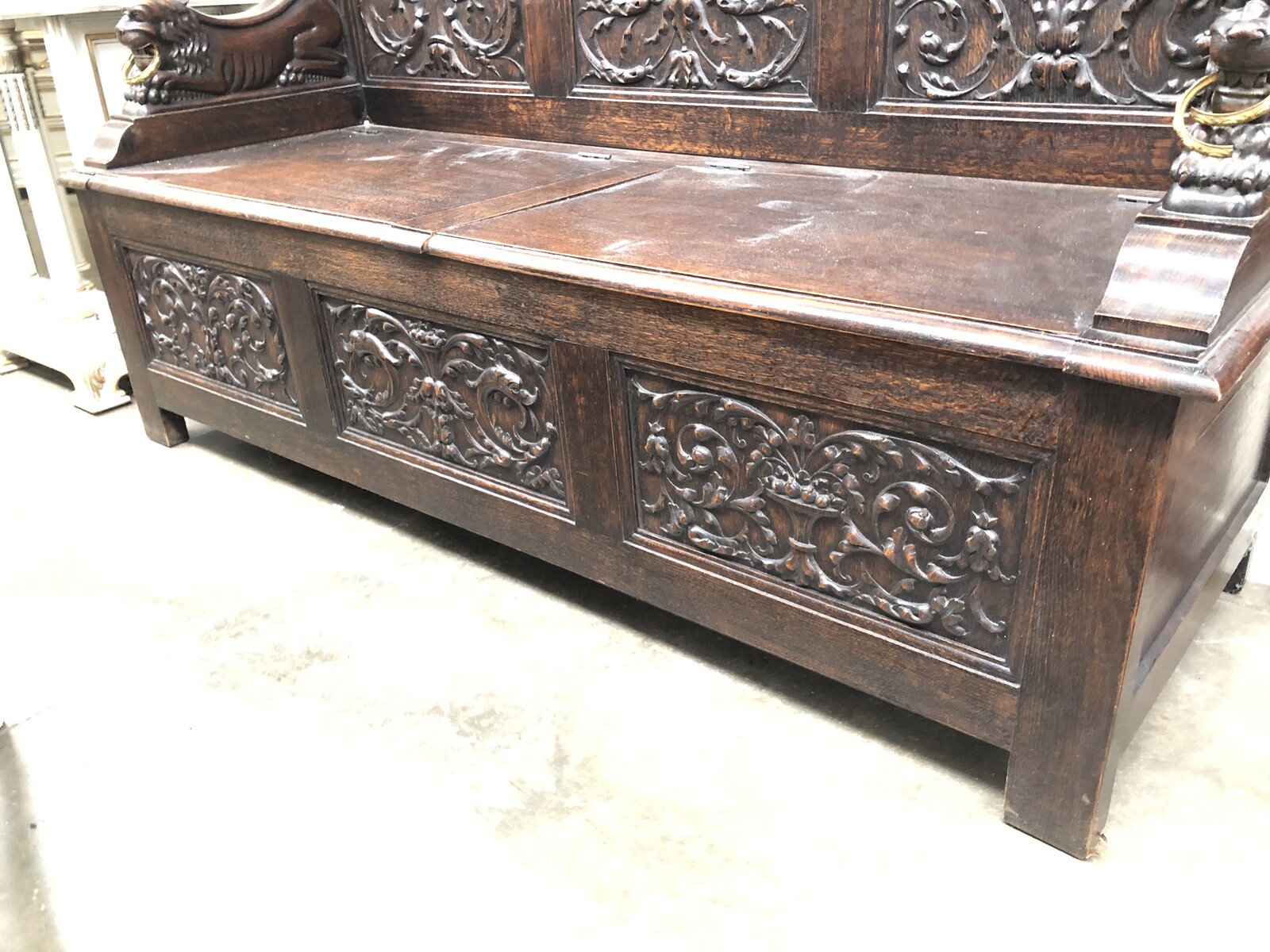 Renaisence Bench with a trunk