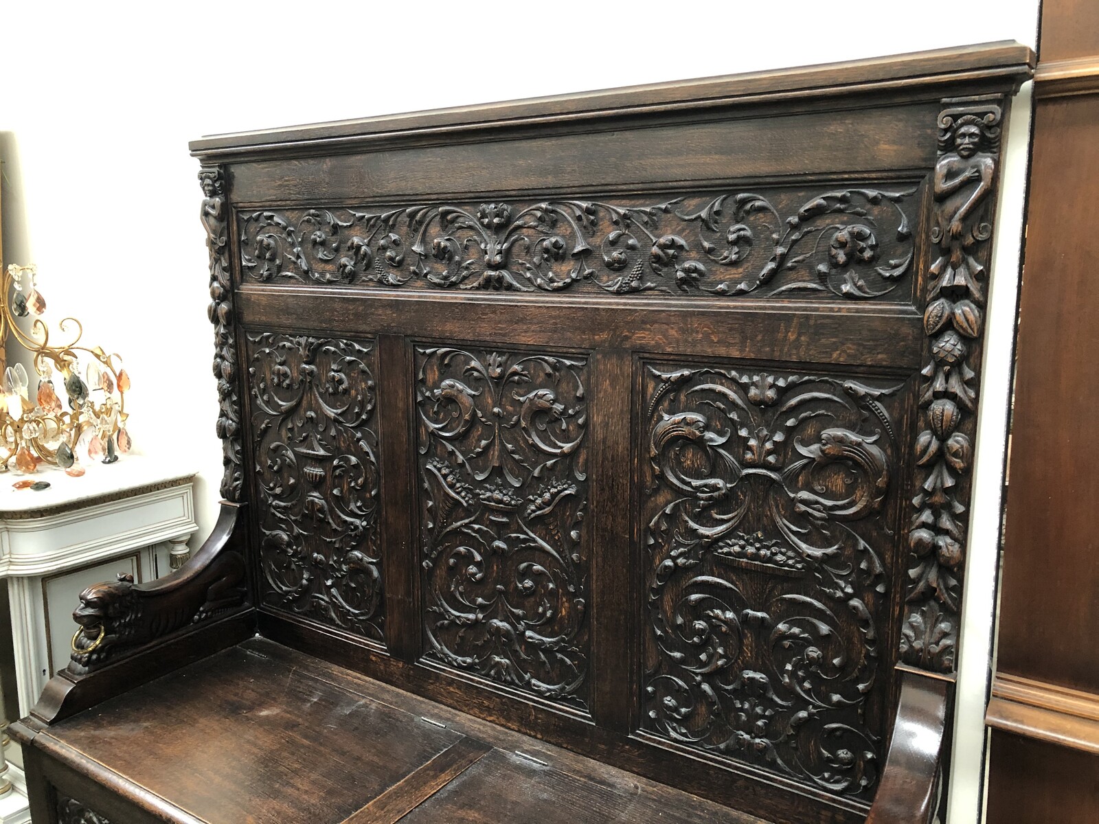 Renaisence Bench with a trunk