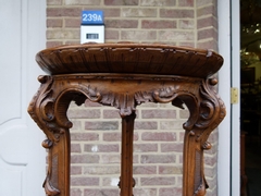 Roccoco style Pedestal stand with heads and flowers in carved walnut, Italy 1900