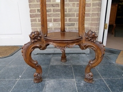 Roccoco style Pedestal stand with heads and flowers in carved walnut, Italy 1900