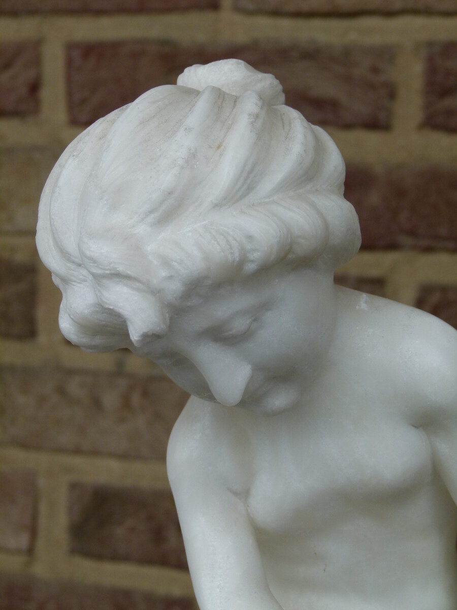 Sculpture and light of a young girl playing with a cat