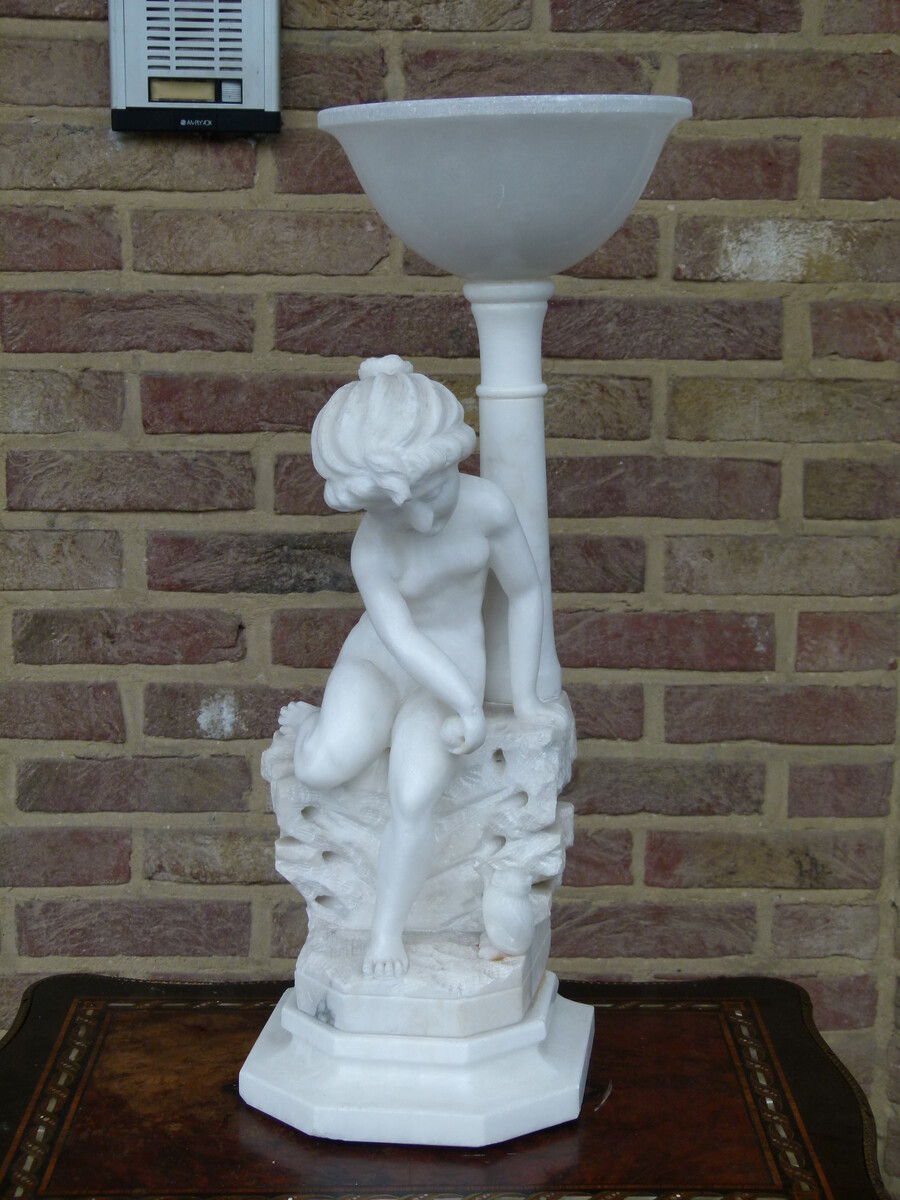 Sculpture and light of a young girl playing with a cat