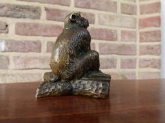 Signed with a V.1902 style Miniature bronze sculpture of a monkey in patinated bronze 1900