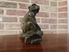 Signed with a V.1902 style Miniature bronze sculpture of a monkey in patinated bronze 1900