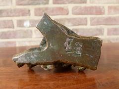 Signed with a V.1902 style Miniature bronze sculpture of a monkey in patinated bronze 1900